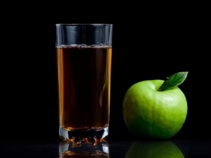 Свежевыжатый яблочный сок Свежевыжатый яблочный сок